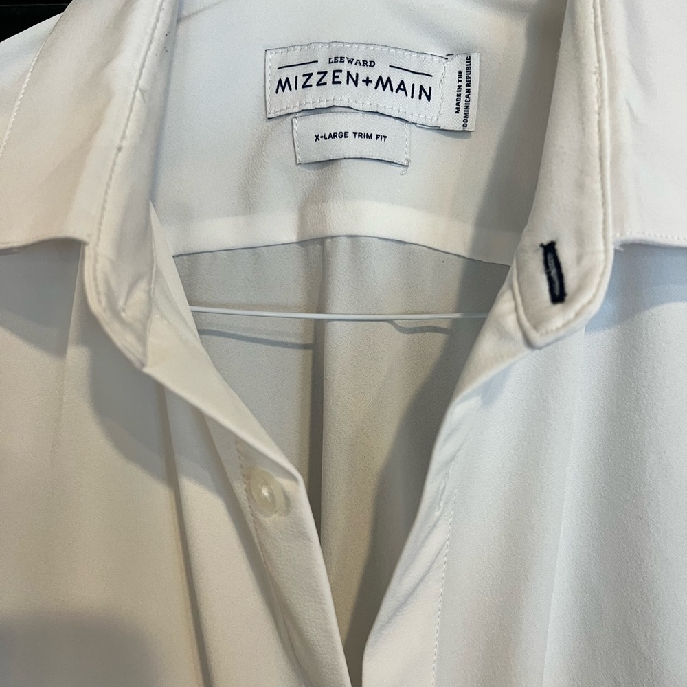Men’s Mizzen and Main shirt. Size XL trim fit.